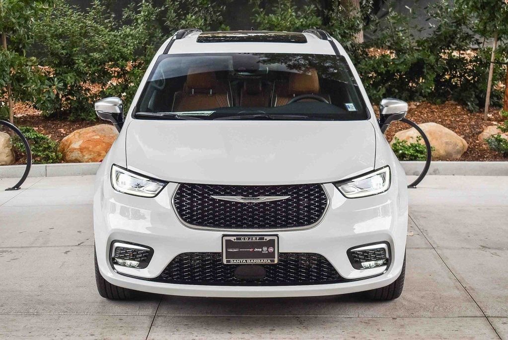 New 2026 Chrysler Pacifica Pinnacle w/ Trailer Tow Group image 2