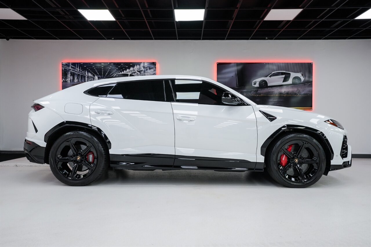 Used 2021 Lamborghini Urus AWD/4WD image 32