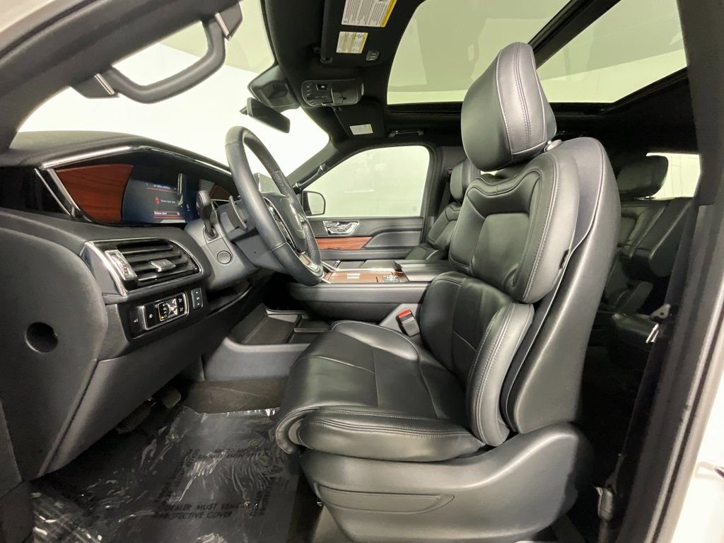 Used 2024 Lincoln Navigator Premiere image 16