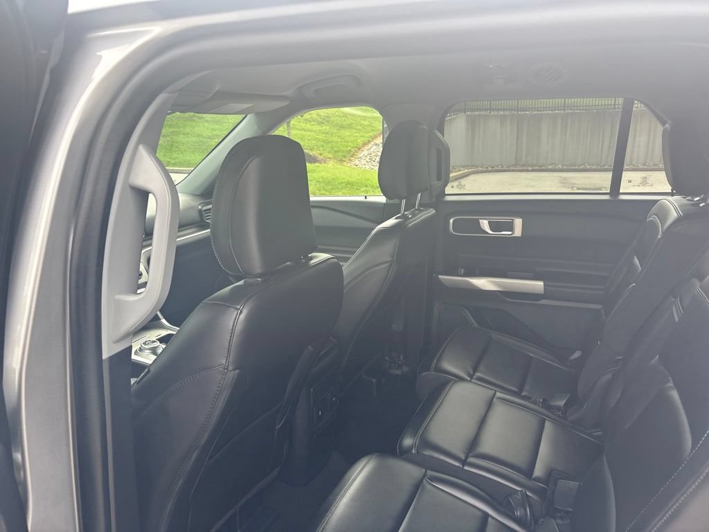 Used 2023 Ford Explorer XLT w/ Equipment Group 202A AWD/4WD image 12