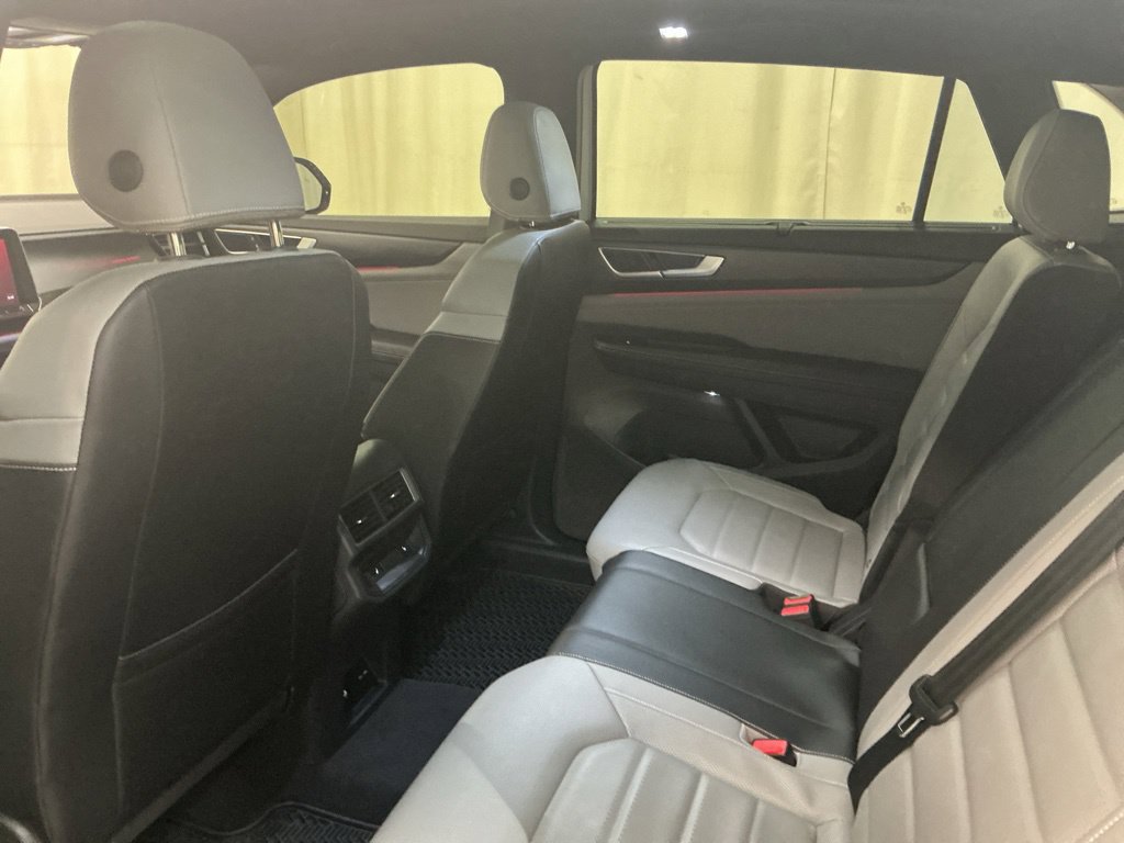 Used 2024 Volkswagen Atlas Cross Sport SEL R-Line AWD/4WD image 39