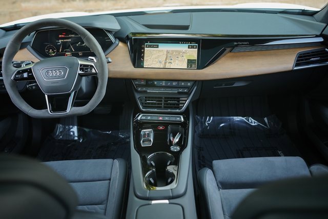 Used 2022 Audi e-tron GT Premium Plus image 20