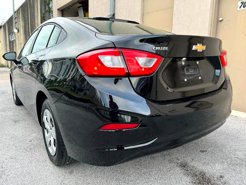 Used 2018 Chevrolet Cruze LS image 9