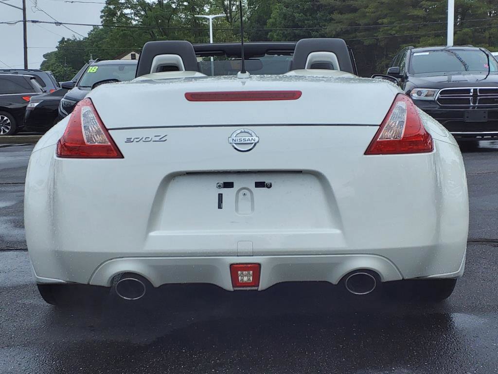 Used 2010 Nissan 370Z Touring image 6