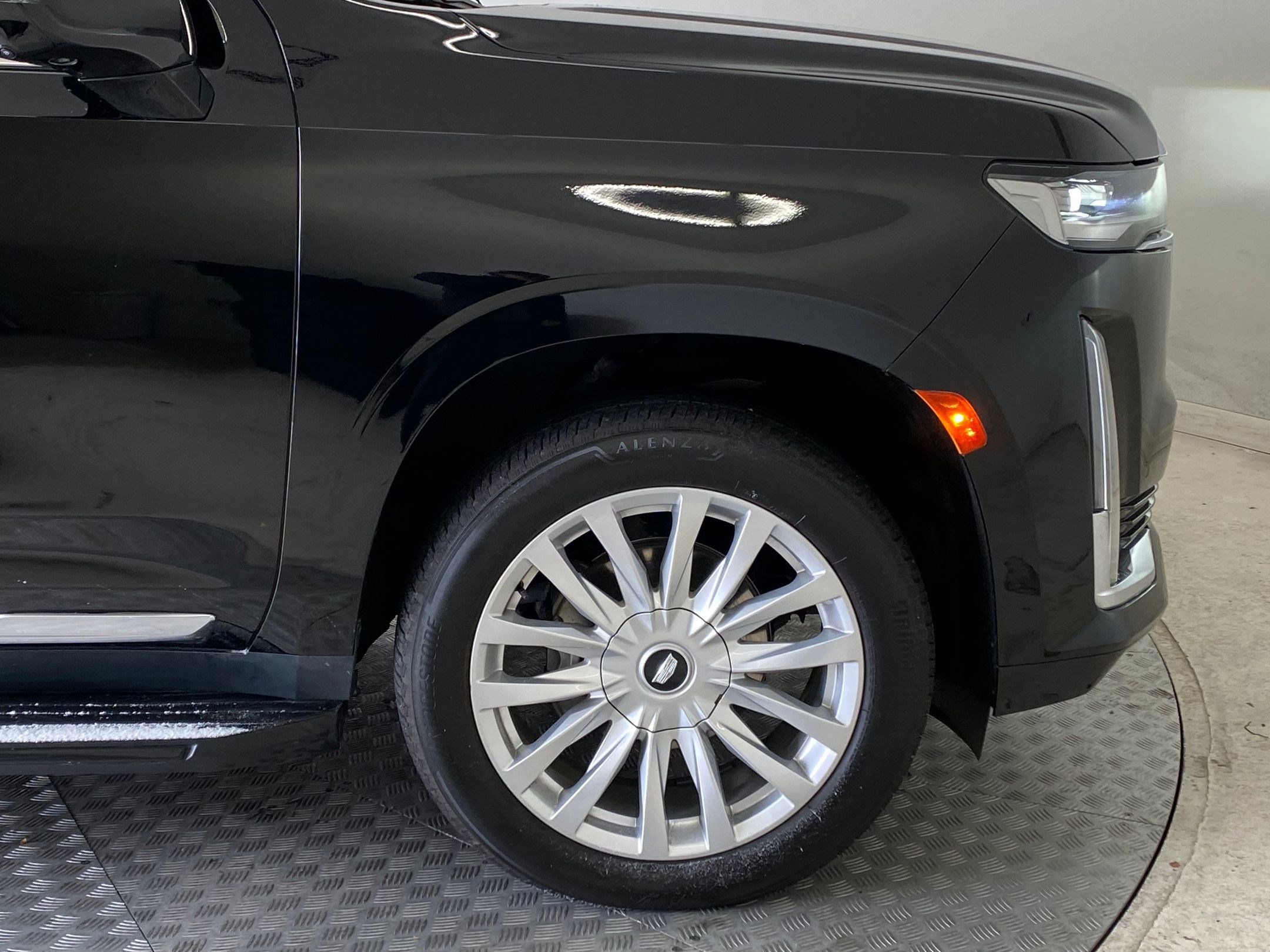 Used 2022 Cadillac Escalade Luxury image 11