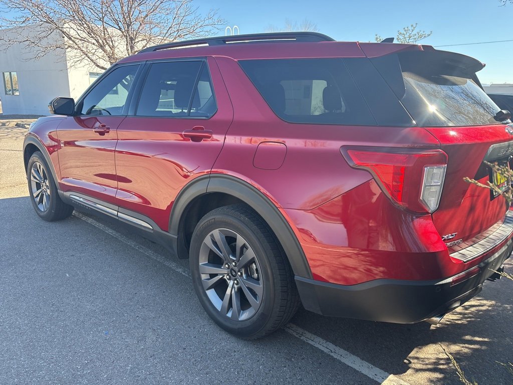 Used 2022 Ford Explorer XLT w/ Equipment Group 202A image 5