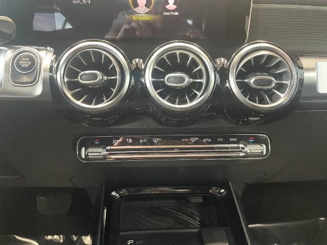 Used 2021 Mercedes-Benz GLB 250 w/ Premium Package image 21