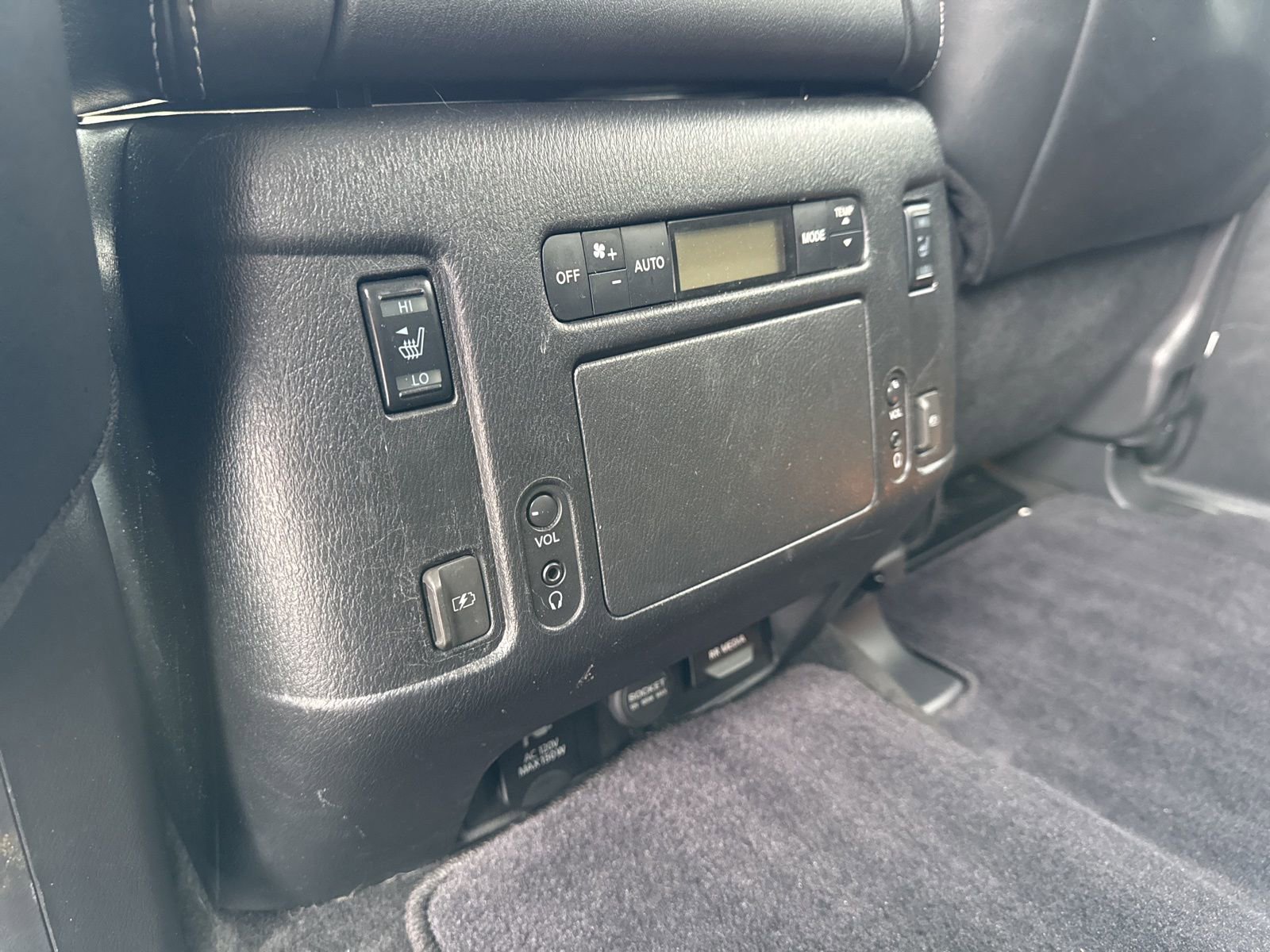 Used 2019 Nissan Armada Platinum w/ Captain's Chairs Package image 17