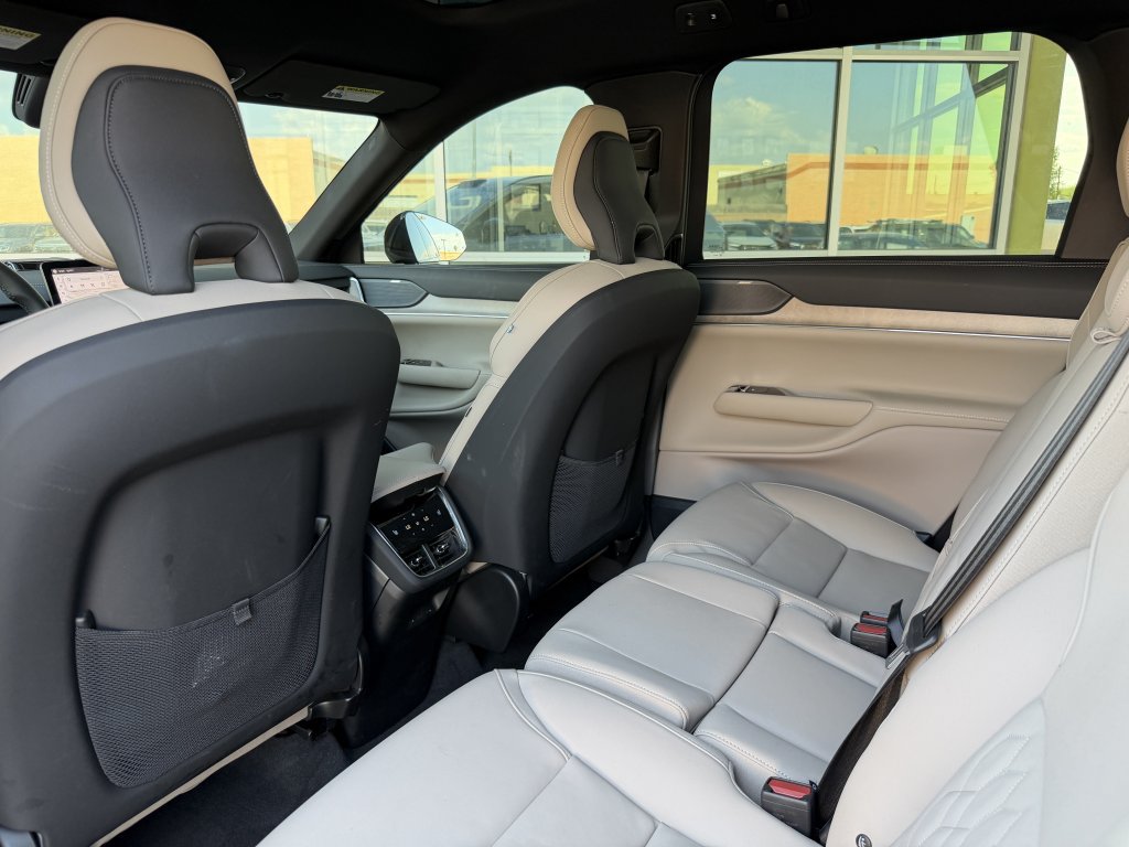 Used 2025 Volvo EX90 Plus w/ Protection Package Premier AWD/4WD image 33