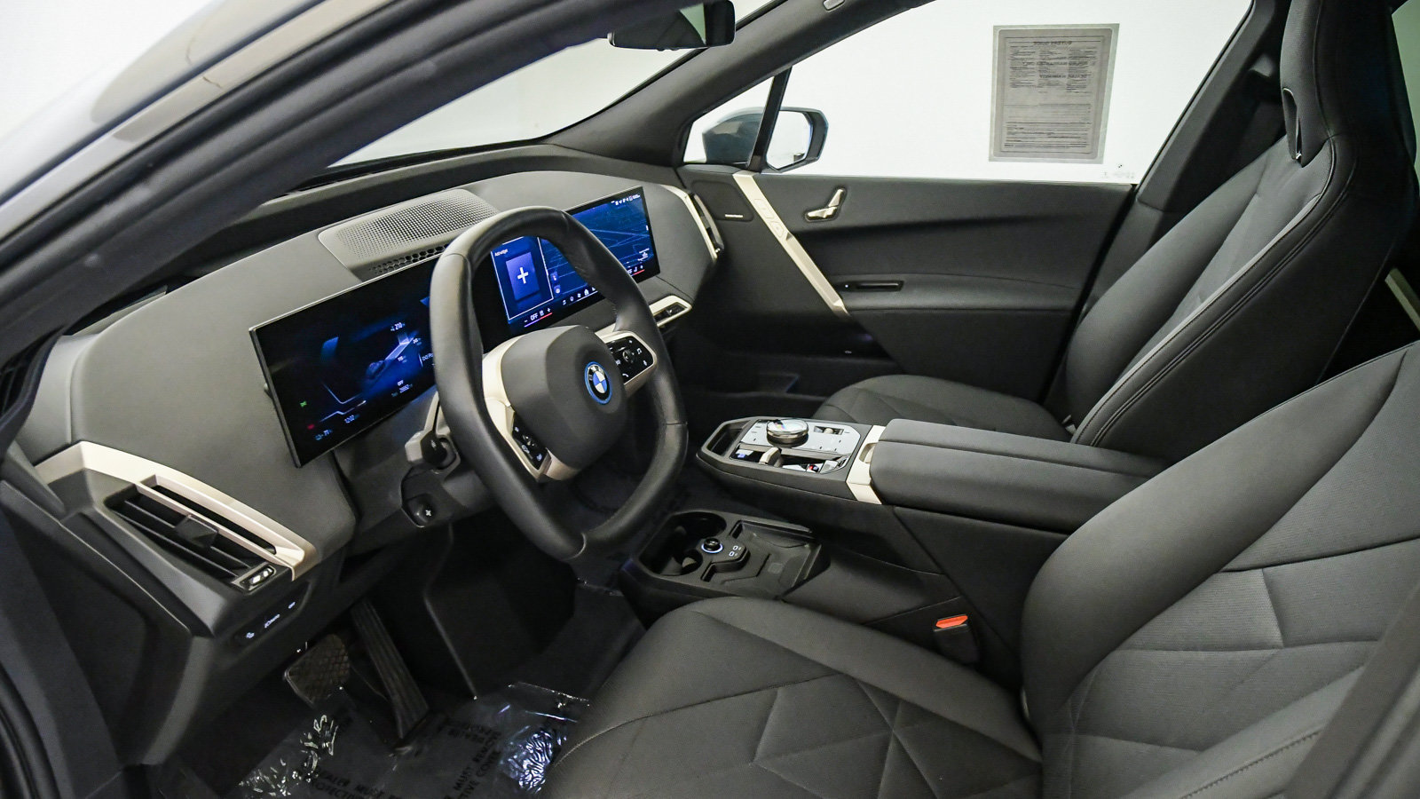 Used 2024 BMW iX xDrive50 w/ Sport Package AWD/4WD image 17
