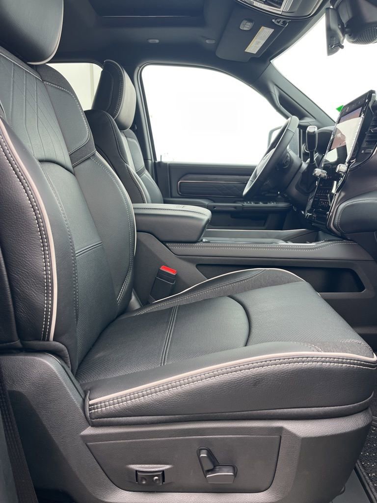 New 2026 RAM 3500 Limited AWD/4WD image 13