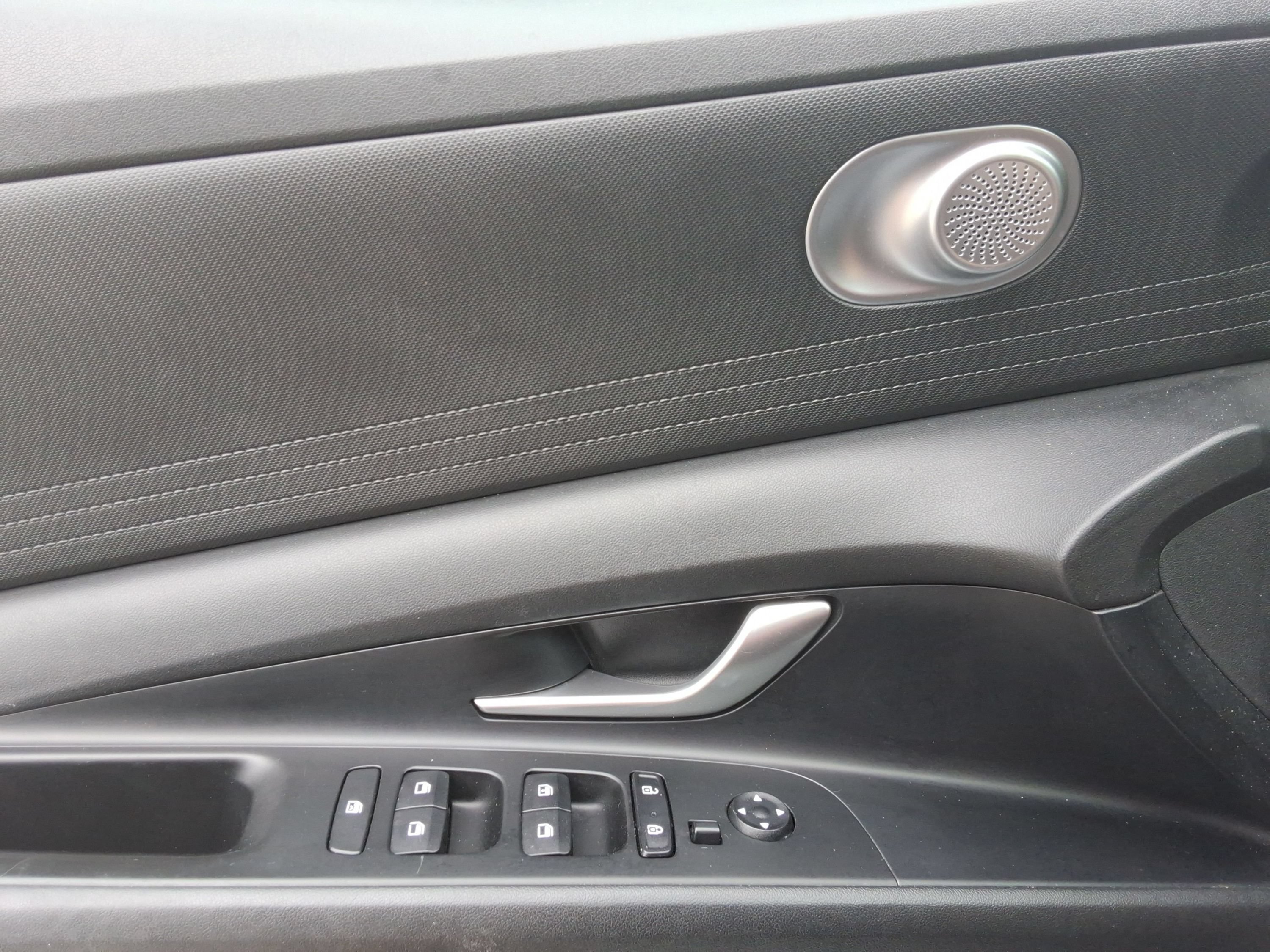 Used 2021 Hyundai Elantra SE FWD image 21