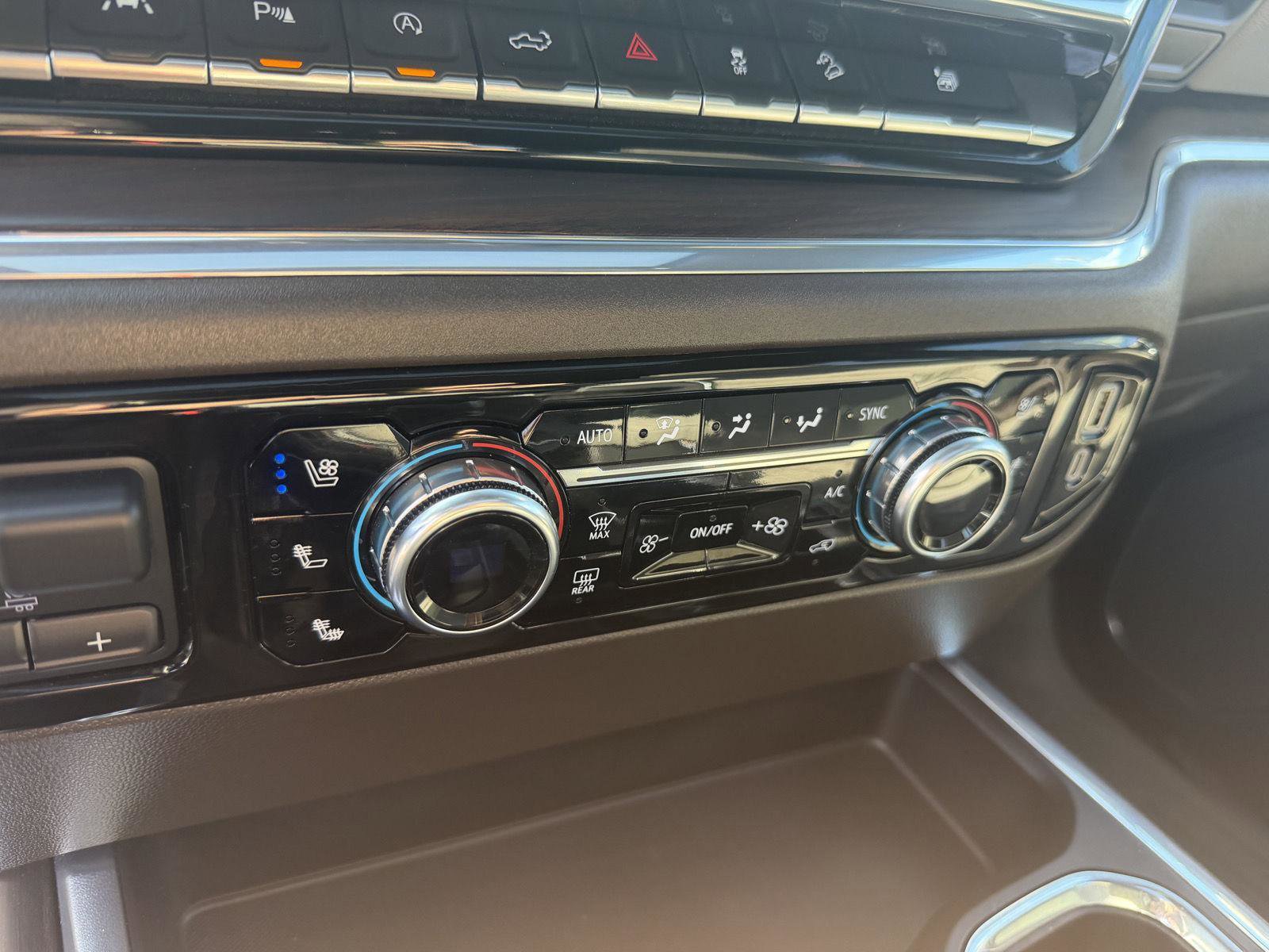 Used 2024 GMC Sierra 1500 SLT w/ SLT Premium Plus Package image 25