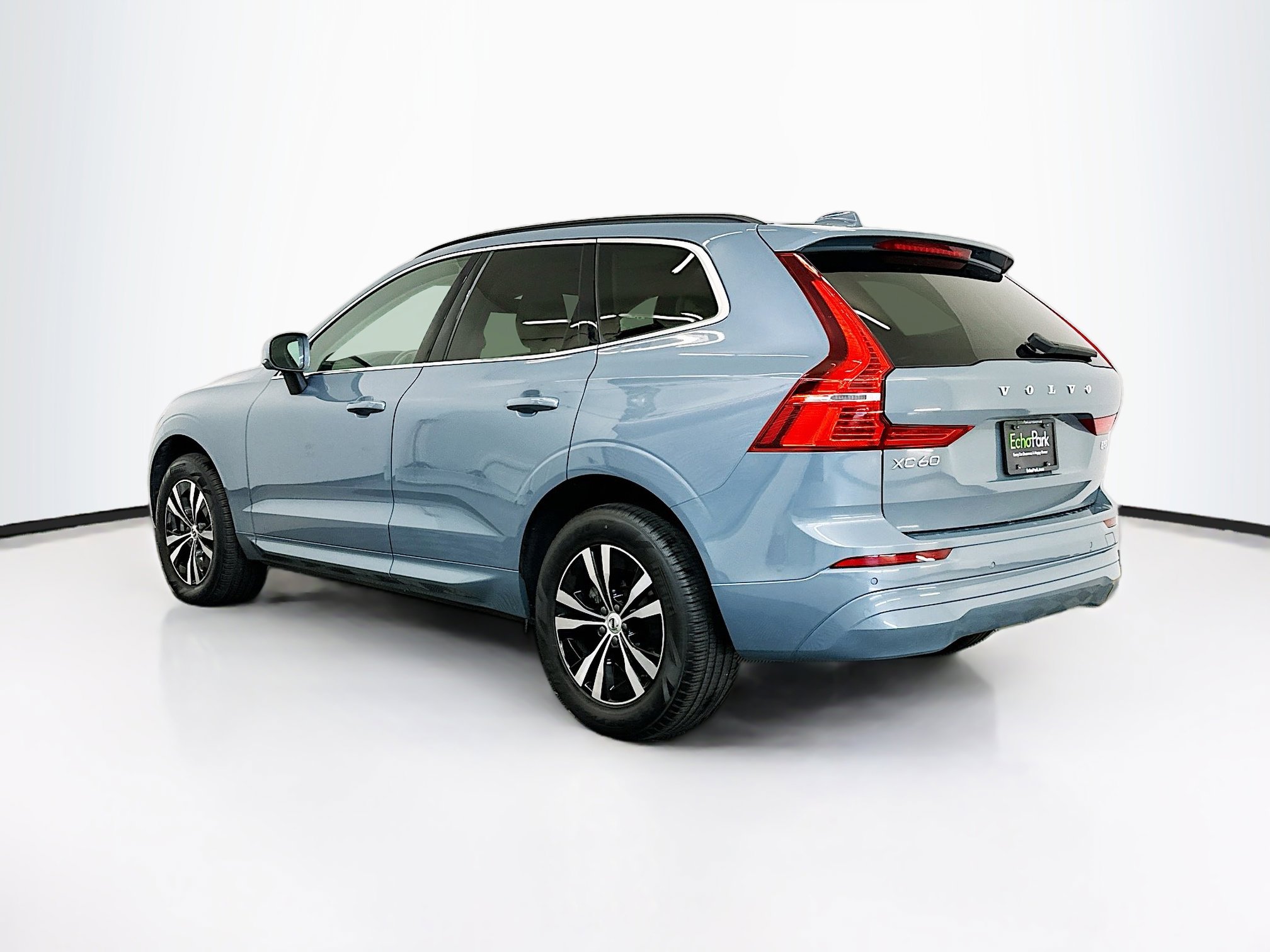 Used 2023 Volvo XC60 B5 Core image 5