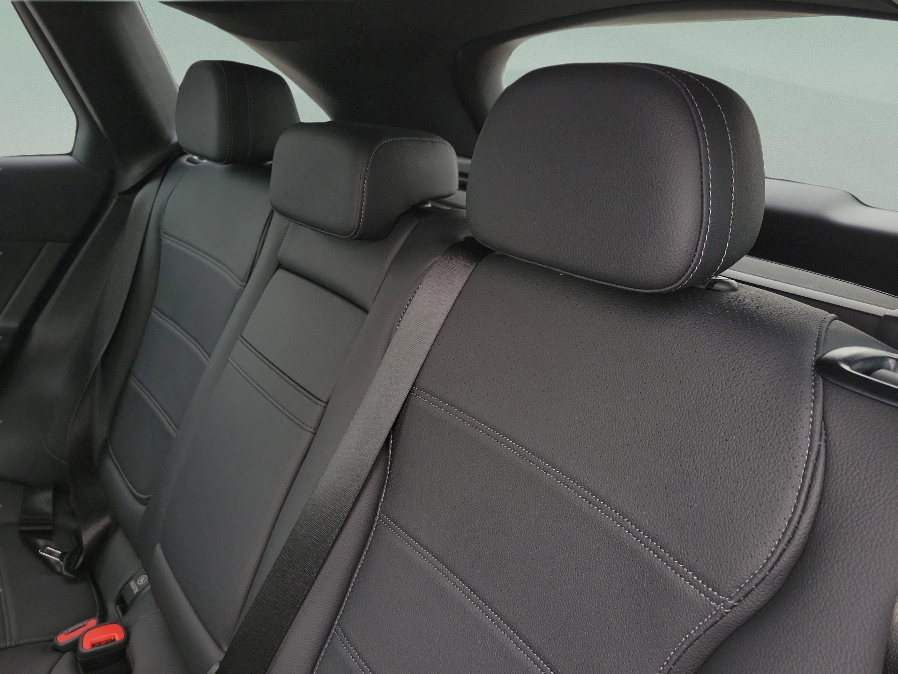 Used 2025 Mercedes-Benz GLC 300 image 12