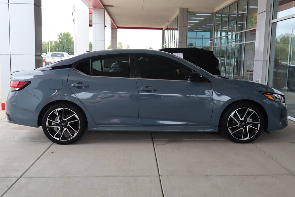 Used 2025 Nissan Sentra SR FWD image 10