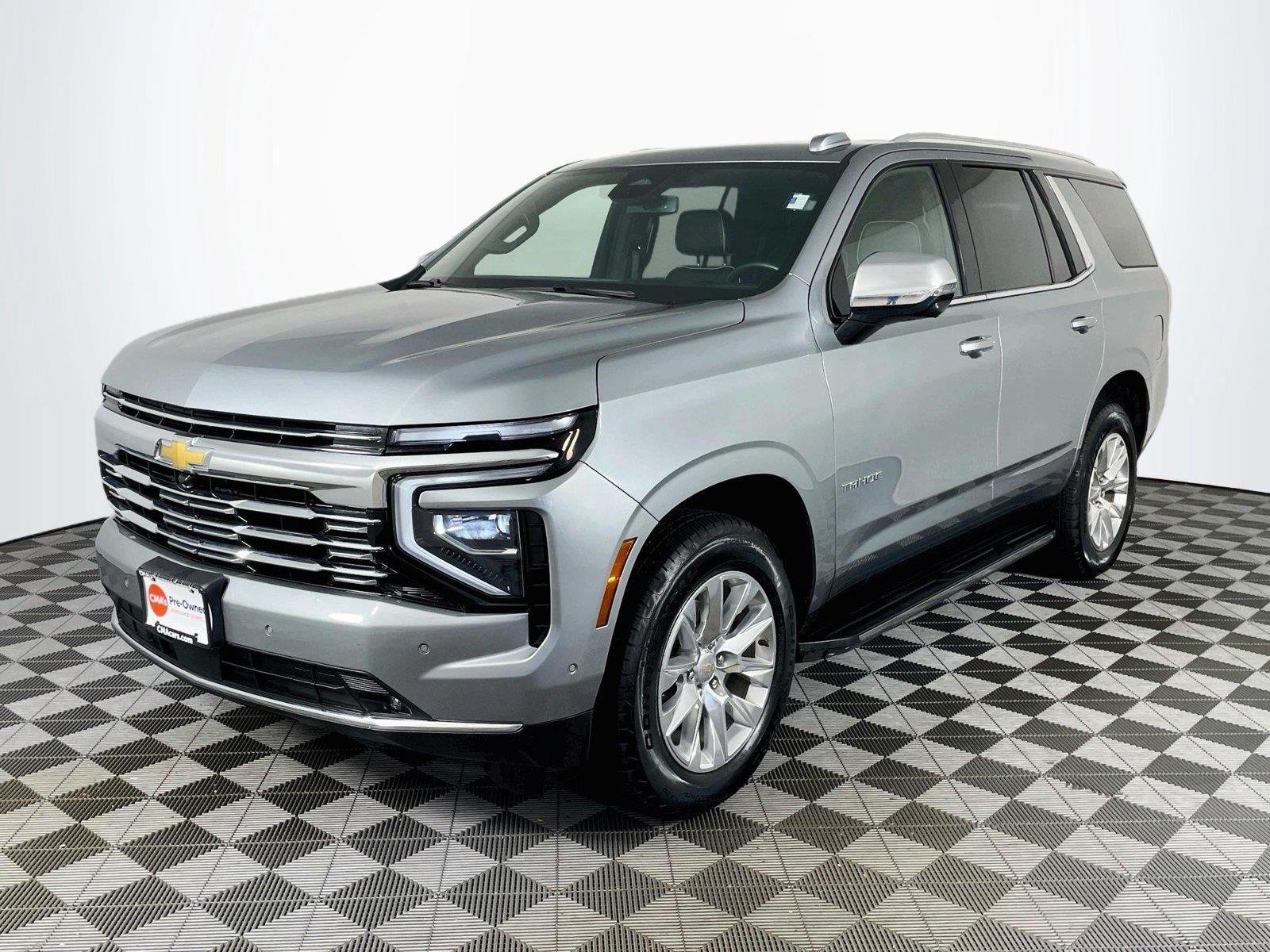 Used 2025 Chevrolet Tahoe Premier AWD/4WD image 3