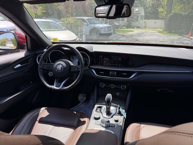 Used 2023 Alfa Romeo Stelvio Ti AWD/4WD image 16