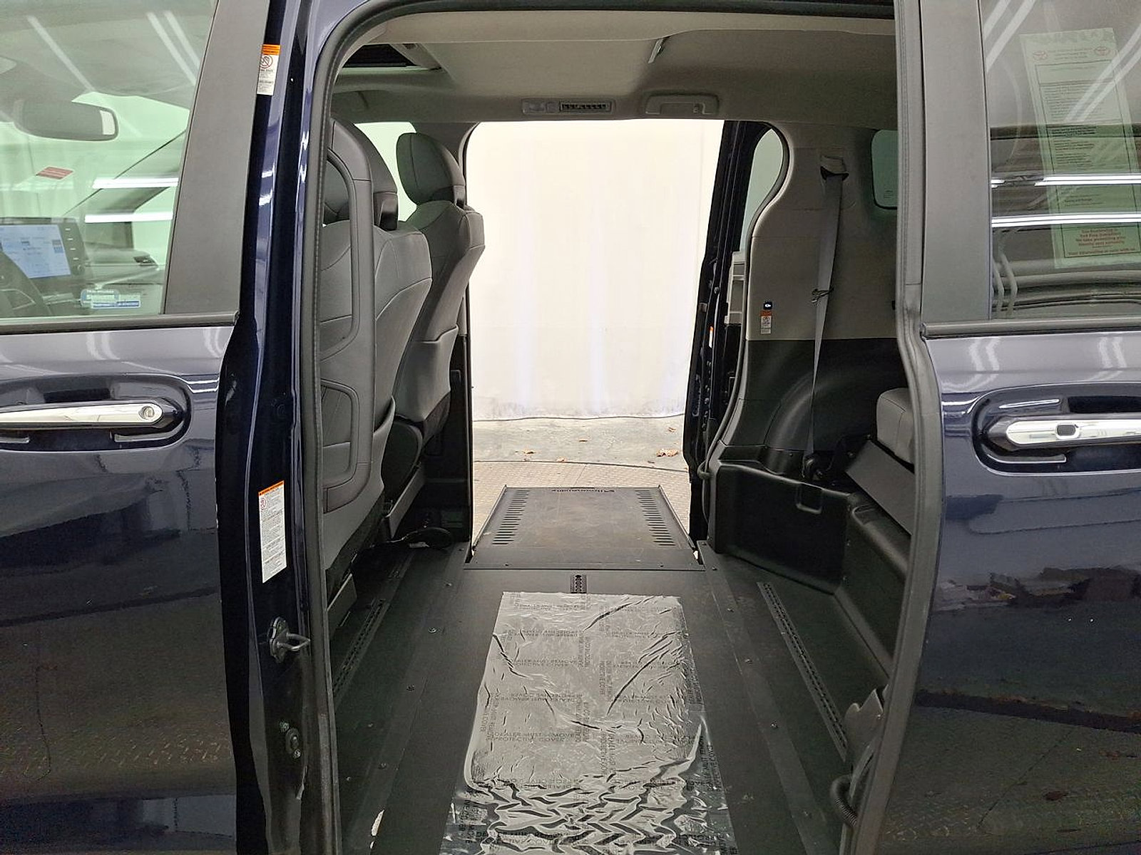 Used 2022 Toyota Sienna XLE FWD image 26