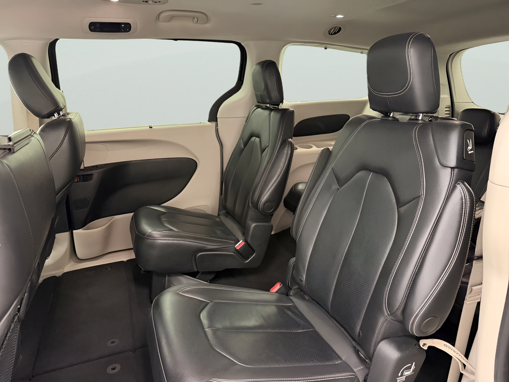 Used 2022 Chrysler Pacifica Touring-L FWD image 12