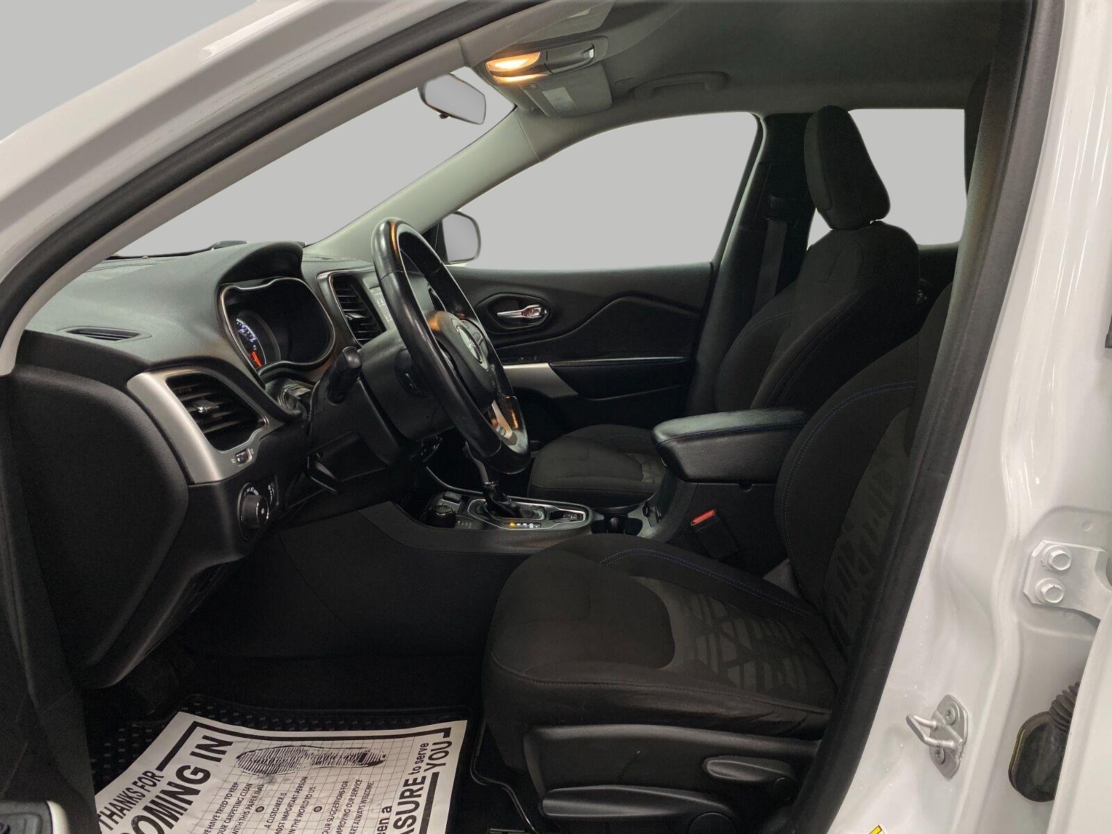 Used 2020 Jeep Cherokee Latitude AWD/4WD image 26