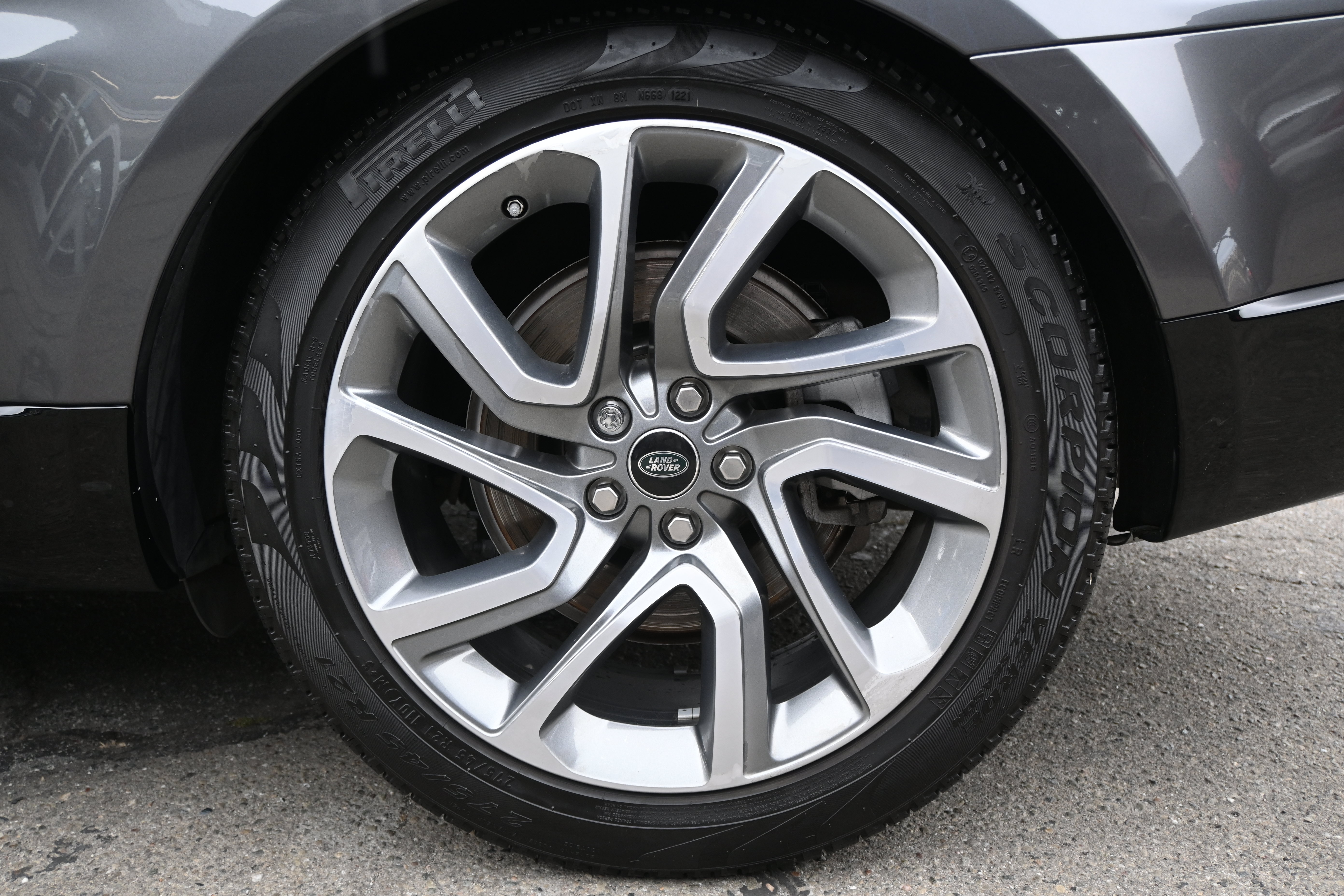 Used 2018 Land Rover Range Rover Sport HSE AWD/4WD image 15