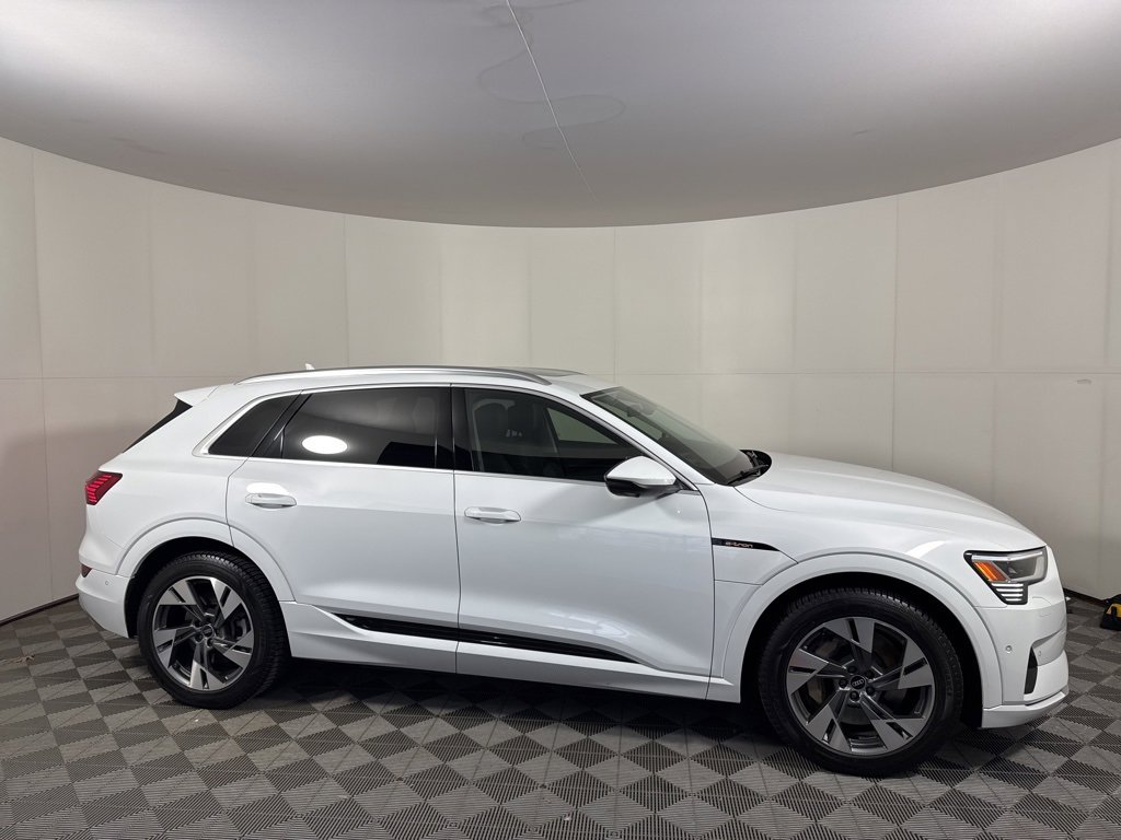 Used 2021 Audi e-tron Prestige w/ Prestige Package image 6