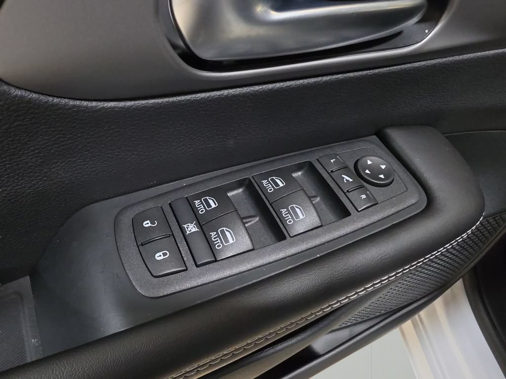 New 2027 Chrysler Pacifica Limited AWD/4WD image 12