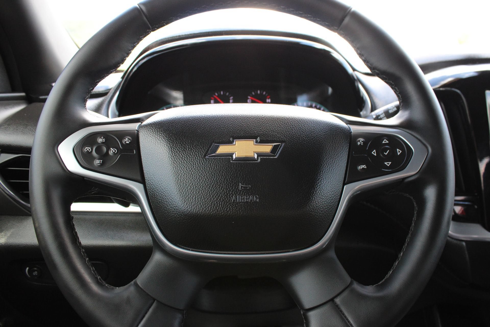 Used 2023 Chevrolet Traverse LT FWD image 27