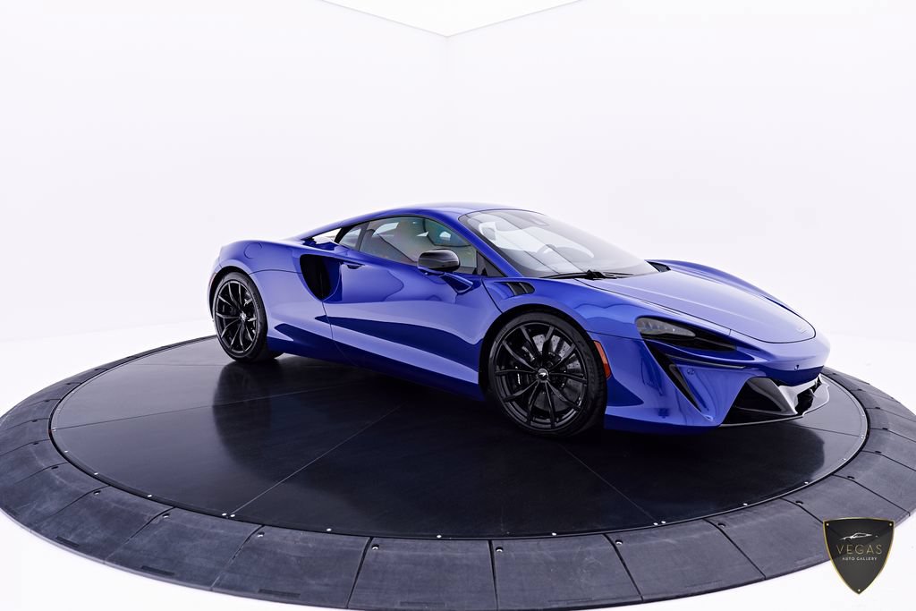 Used 2025 McLaren Artura RWD image 19