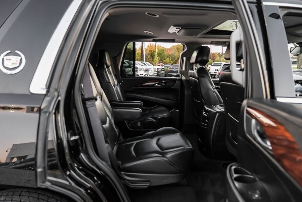 Used 2015 Cadillac Escalade Luxury image 37