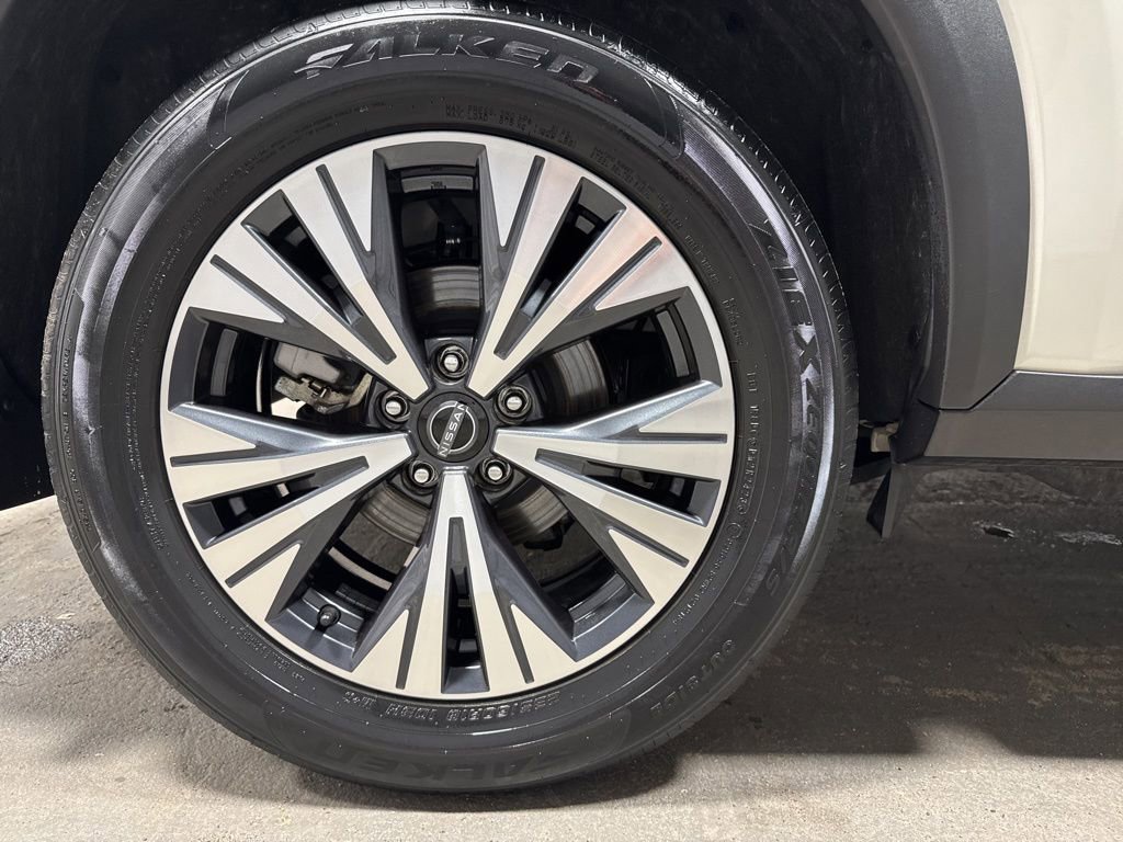 Used 2023 Nissan Rogue SV image 38