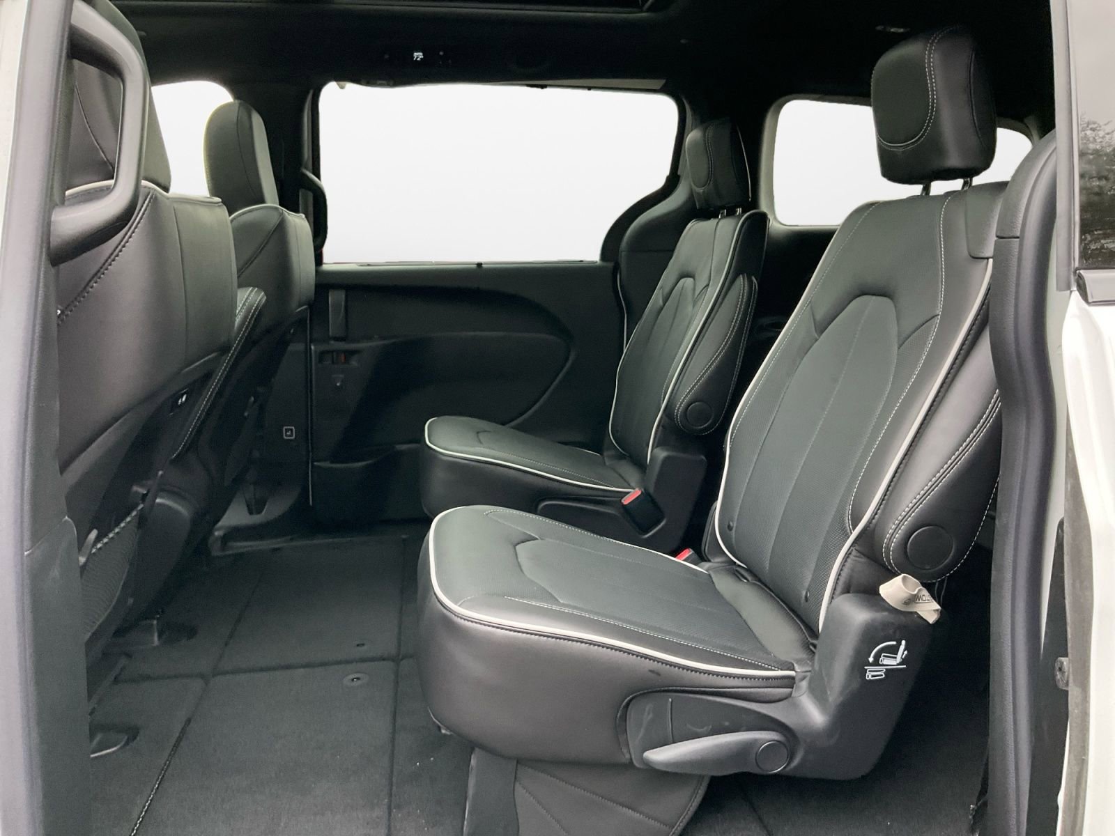 New 2026 Chrysler Pacifica Limited w/ S Appearance Package image 13