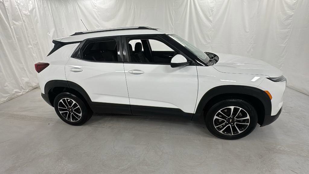 Used 2024 Chevrolet TrailBlazer LT w/ Convenience Package image 2