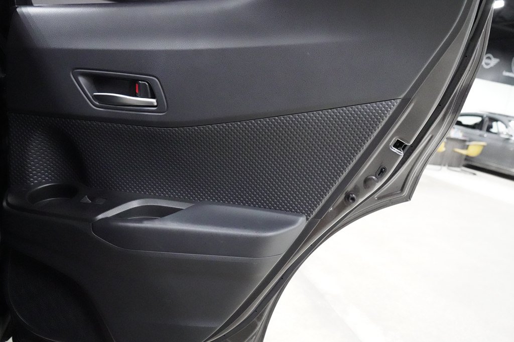 Used 2021 Toyota C-HR XLE FWD image 17