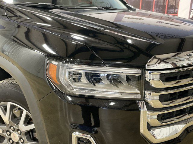 Used 2023 GMC Acadia SLE image 10