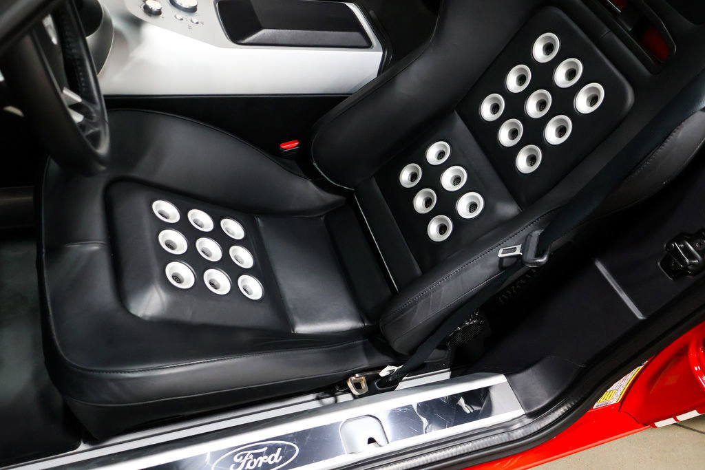 Used 2006 Ford GT RWD image 35