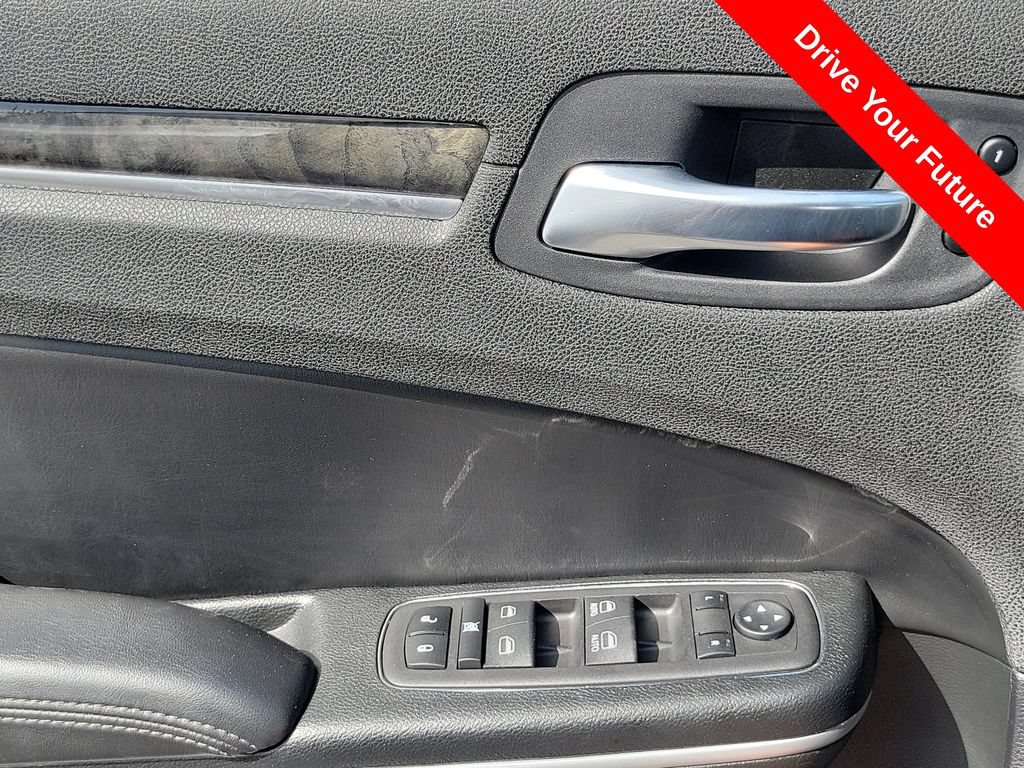 Used 2023 Chrysler 300 Touring L w/ Safetytec Plus Group RWD image 17