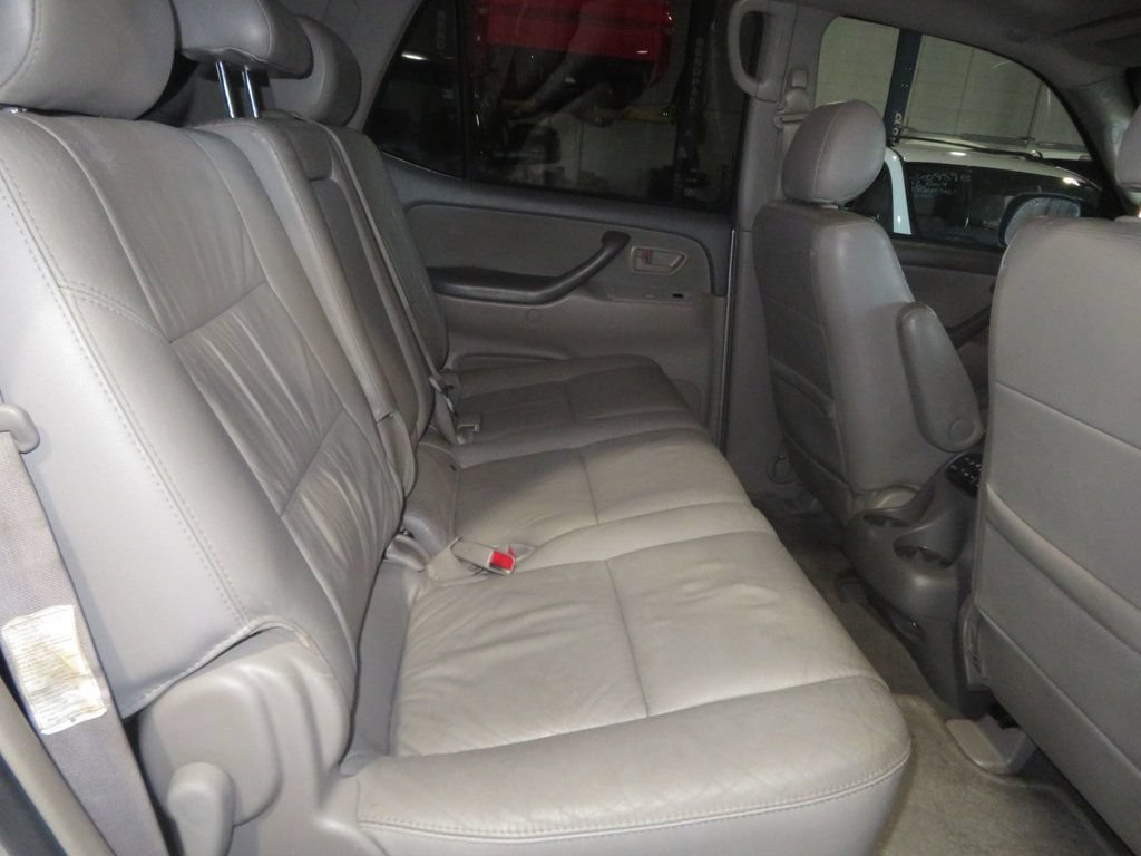 Used 2006 Toyota Sequoia SR5 AWD/4WD image 31