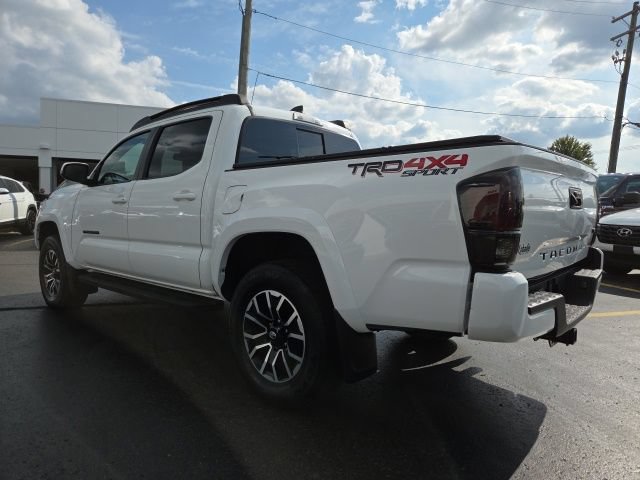 Used 2022 Toyota Tacoma TRD Sport AWD/4WD image 5