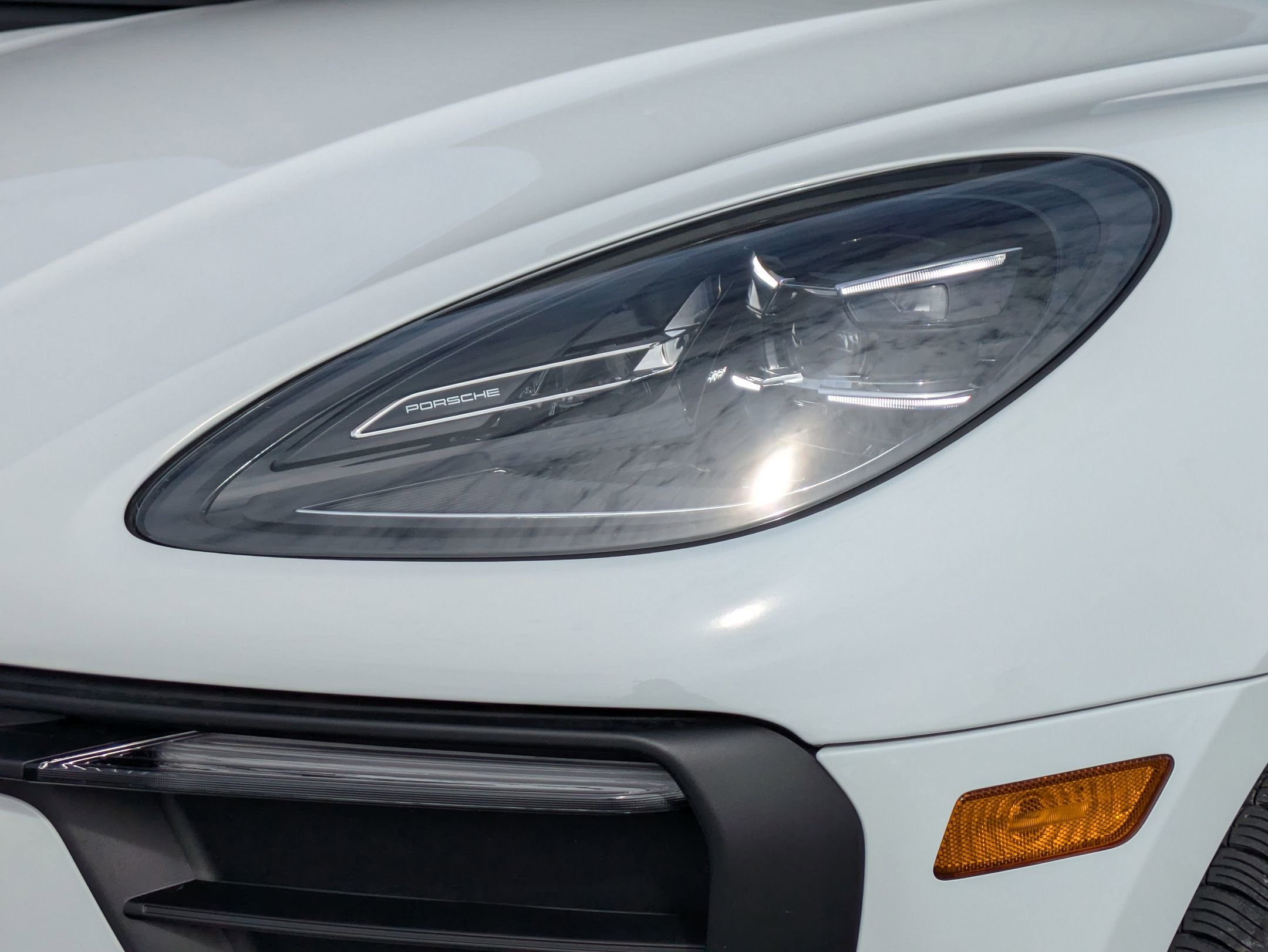 Certified 2025 Porsche Macan image 13