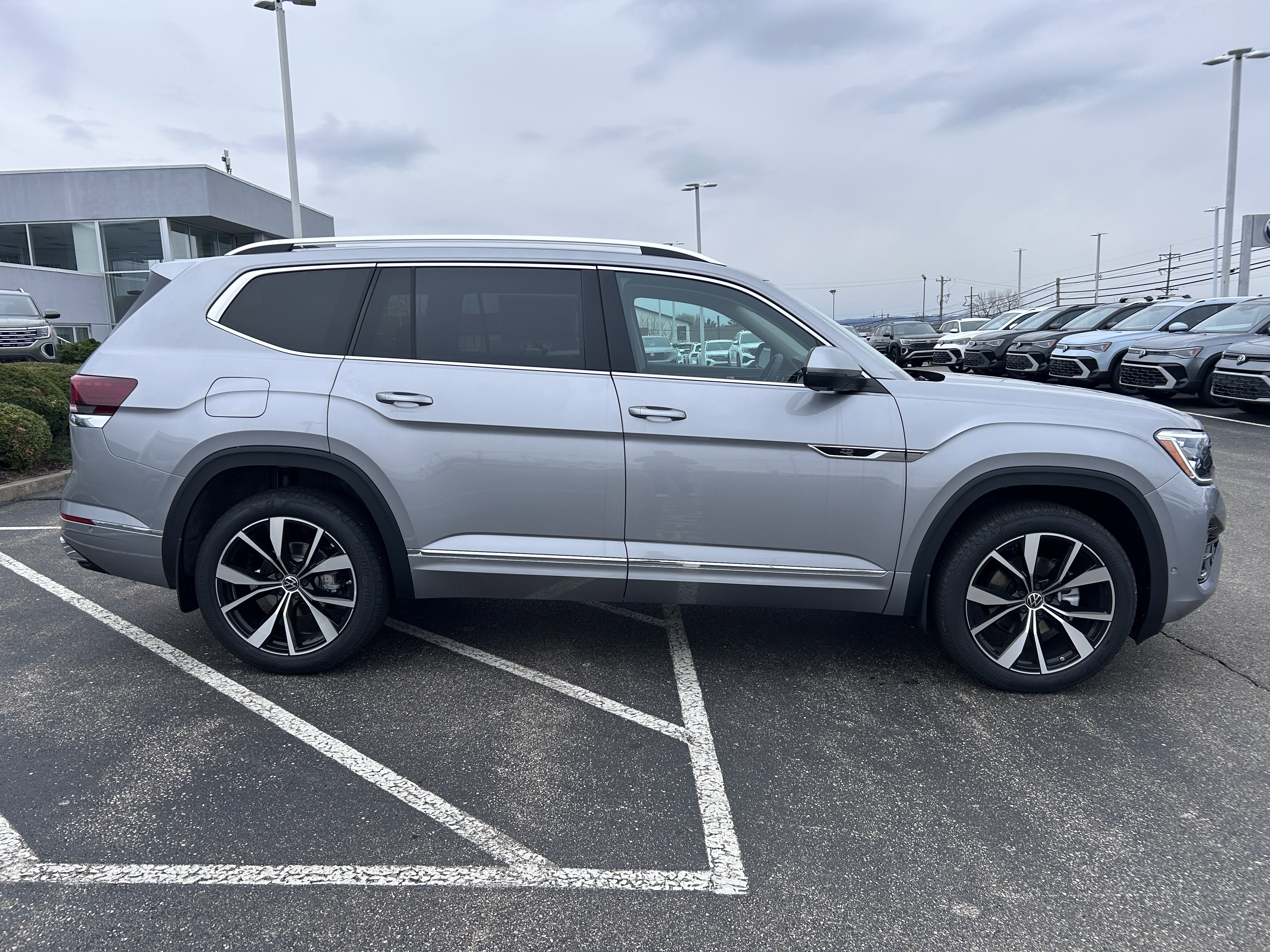 New 2026 Volkswagen Atlas SEL Premium R-Line image 8