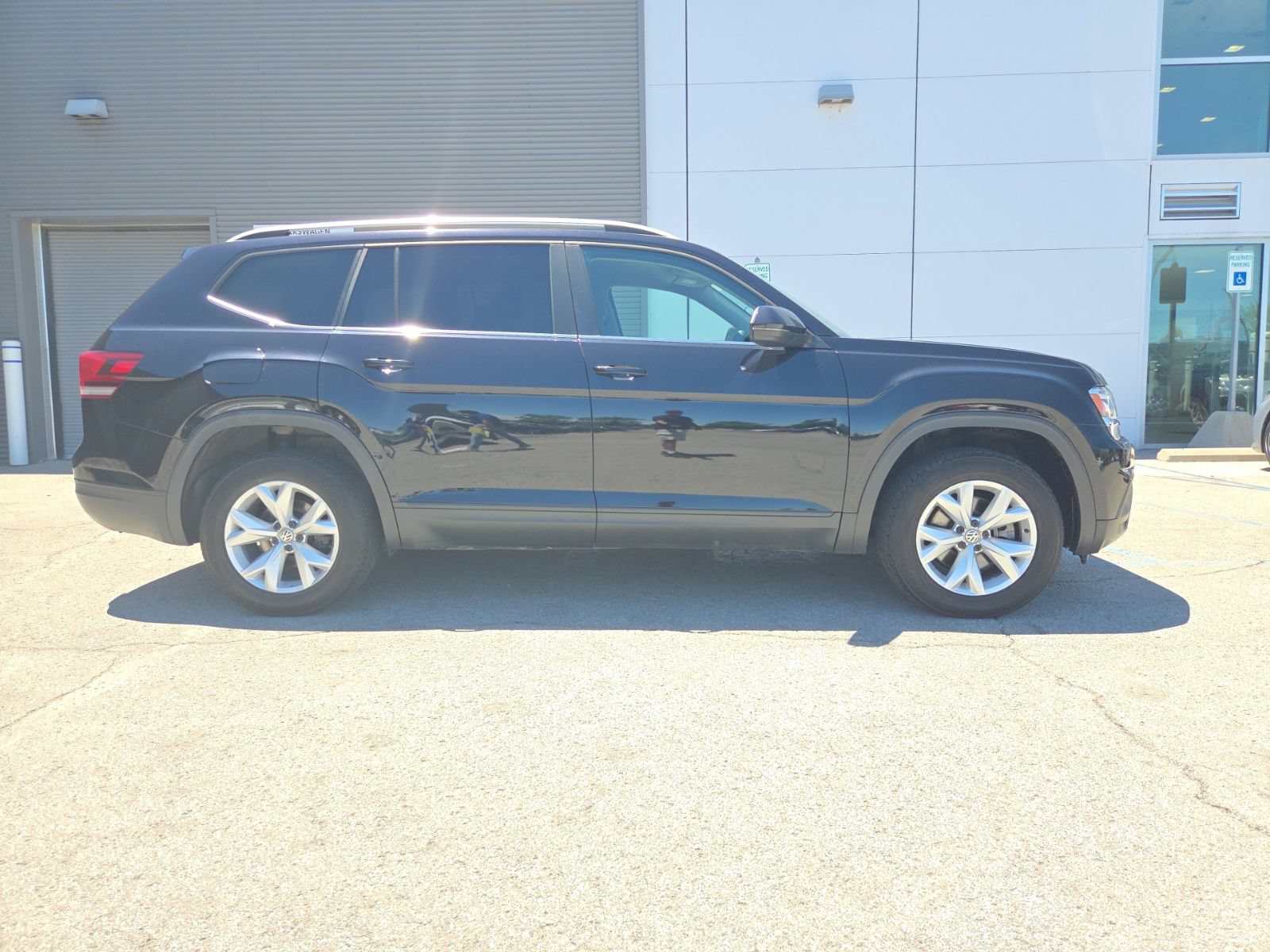 Used 2018 Volkswagen Atlas SE AWD/4WD image 3