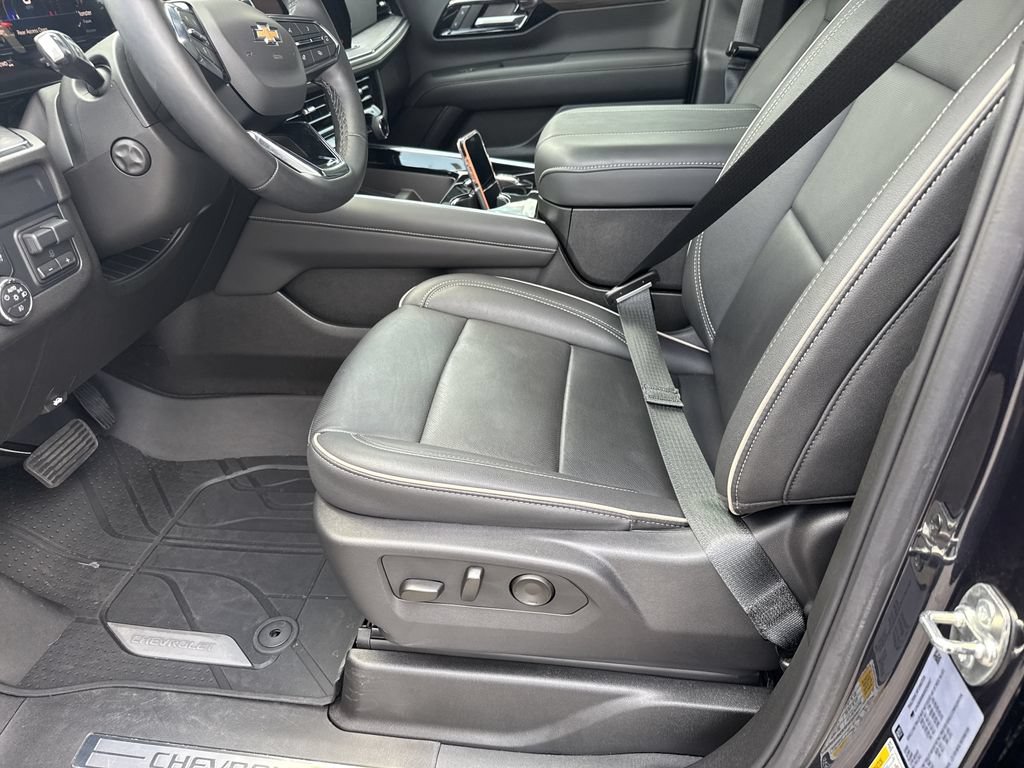 Used 2025 Chevrolet Tahoe Premier w/ Sun And Tow Package AWD/4WD image 9