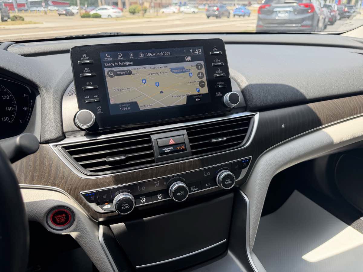 Used 2018 Honda Accord Touring image 24