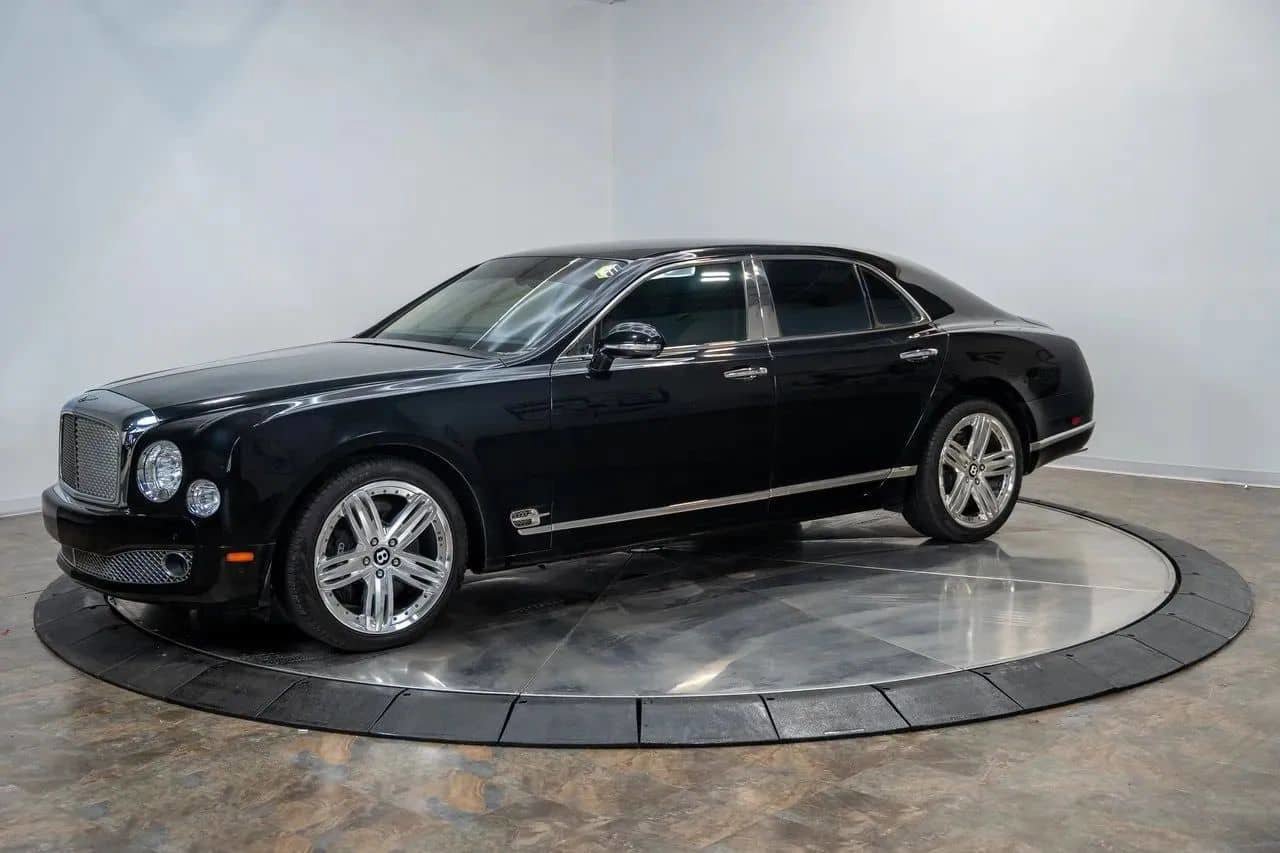 Used 2011 Bentley Mulsanne RWD image 3