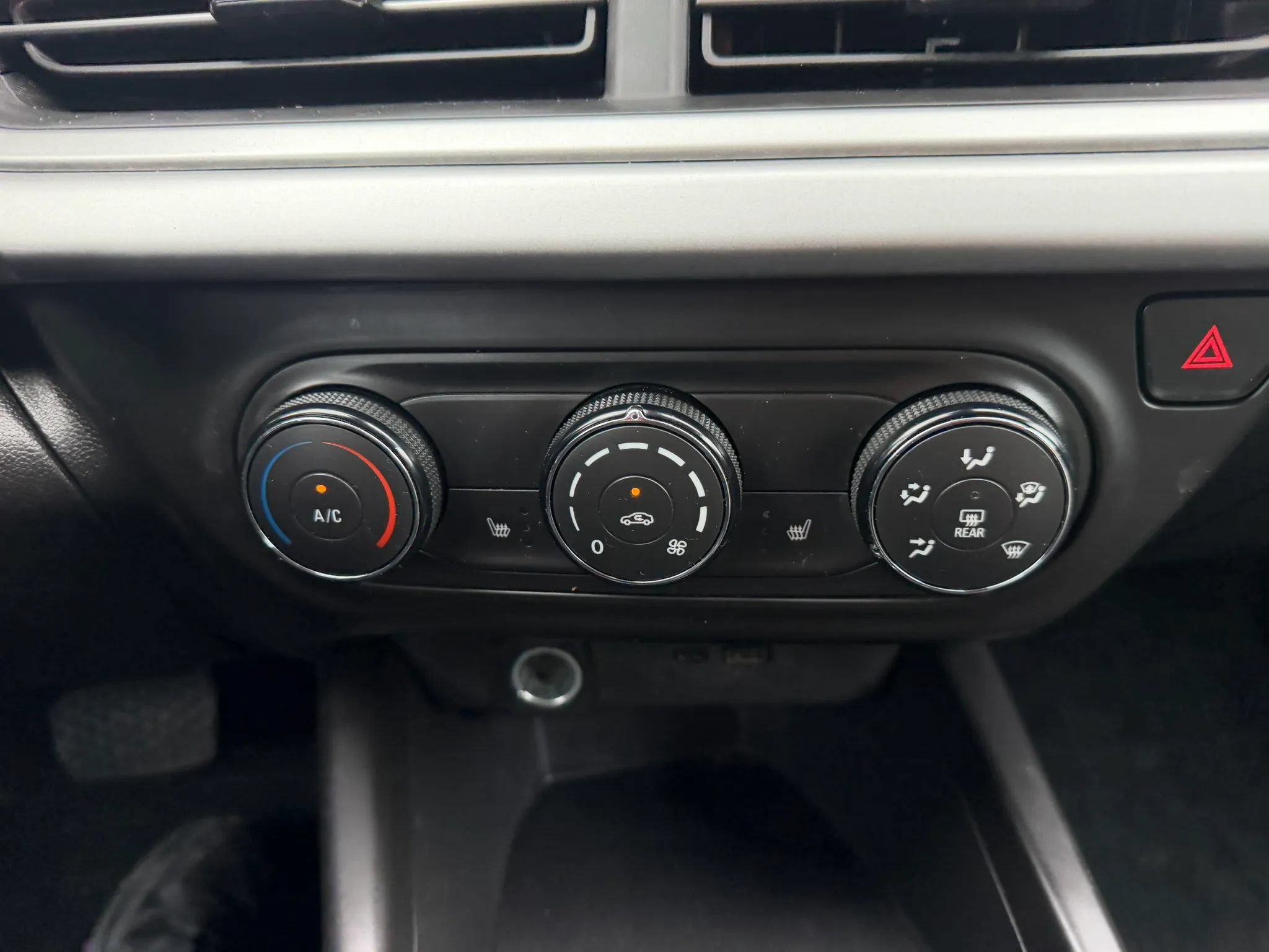 Used 2024 Chevrolet Trax LS w/ LS Convenience Package FWD image 19