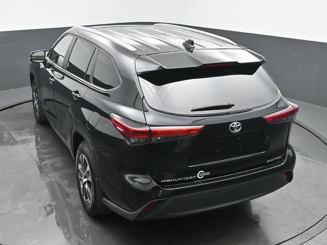 Used 2023 Toyota Highlander XLE AWD/4WD image 43