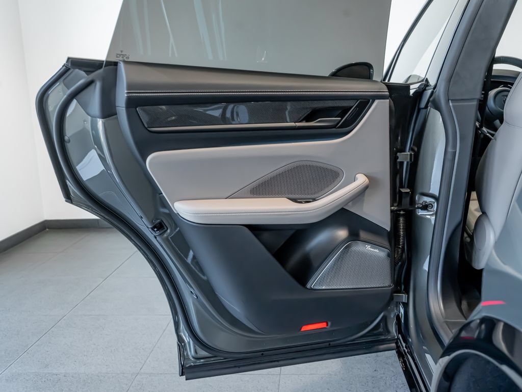 New 2026 Porsche Macan Turbo Electric AWD/4WD image 21