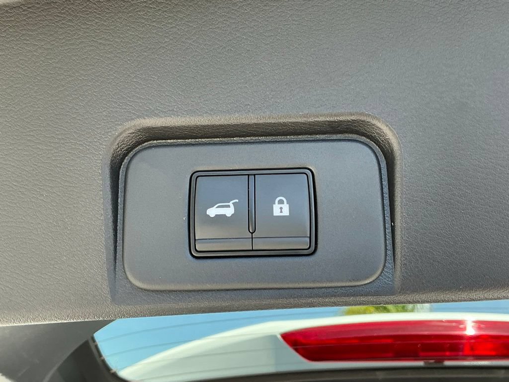 Used 2024 Nissan Rogue SV FWD image 17